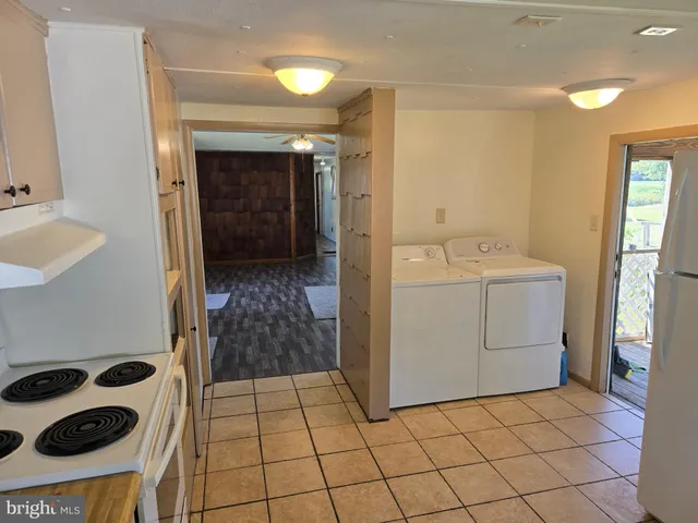 a view of utility room