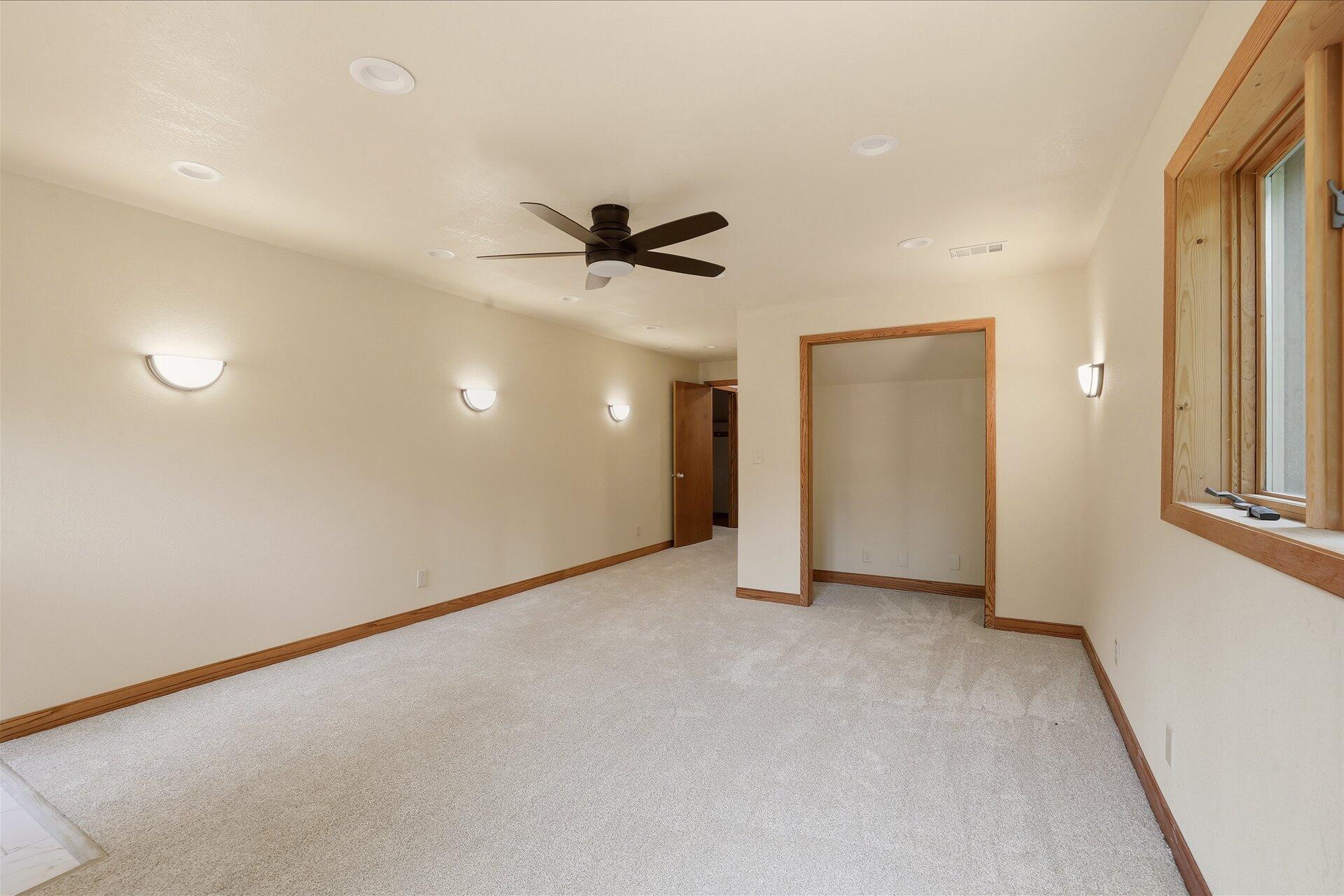 790 Garrison Court Delafield, WI 53018 - Photo 18 of 37 27-016_BCAM1296