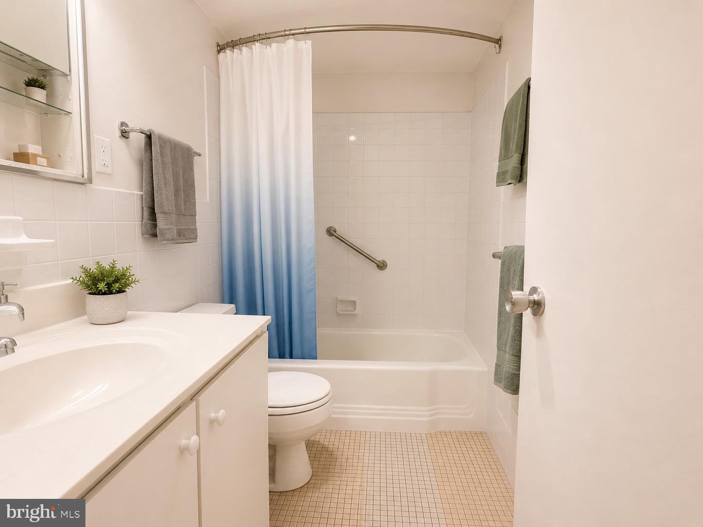 224-30 West Rittenhouse Square, Unit 401 Philadelphia, PA 19103 - Photo 11 of 21