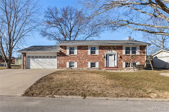 $249,900 | 5304 Dixon Drive, Godfrey, IL 62035