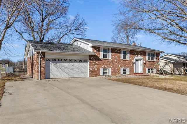 $249,900 | 5304 Dixon Drive, Godfrey, IL 62035