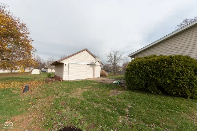 $259,900 | 2462 West Southwind Court, Columbus, IN 47201