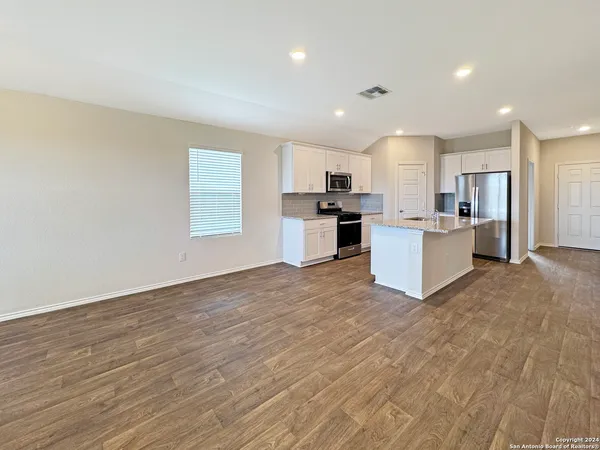 $2,000 | 408 Deborah Drive, New Braunfels, TX 78130