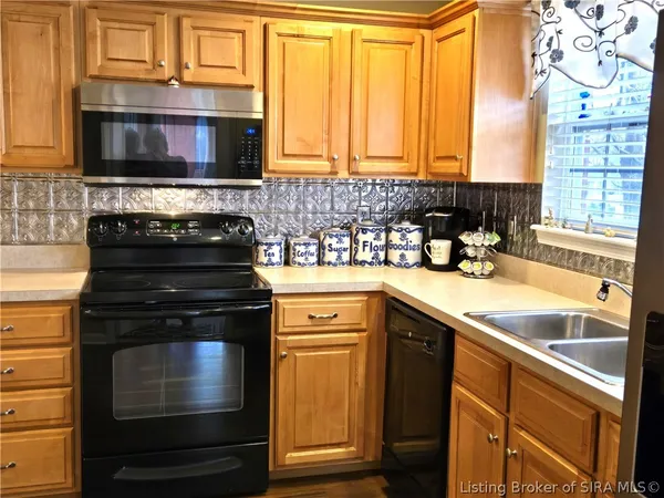 $295,000 | 3615 Stonecreek Circle, Unit A, Jeffersonville, IN 47130