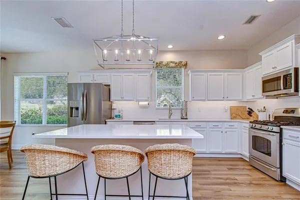 $600,000 | 15827 Starling Water Drive, Lithia, FL 33547