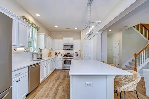 $600,000 | 15827 Starling Water Drive, Lithia, FL 33547