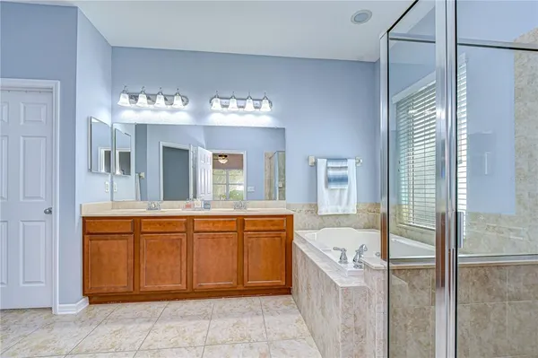 $600,000 | 15827 Starling Water Drive, Lithia, FL 33547