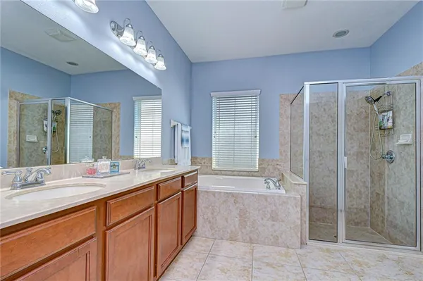 $600,000 | 15827 Starling Water Drive, Lithia, FL 33547