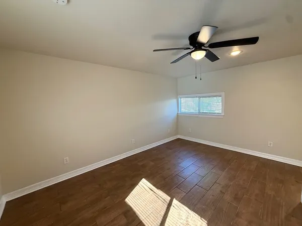 $2,100 | 307 Sue Street, Houston, TX 77009