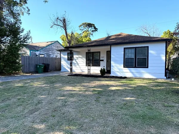 $2,100 | 307 Sue Street, Houston, TX 77009