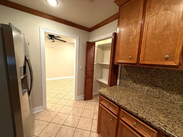 $2,100 | 307 Sue Street, Houston, TX 77009