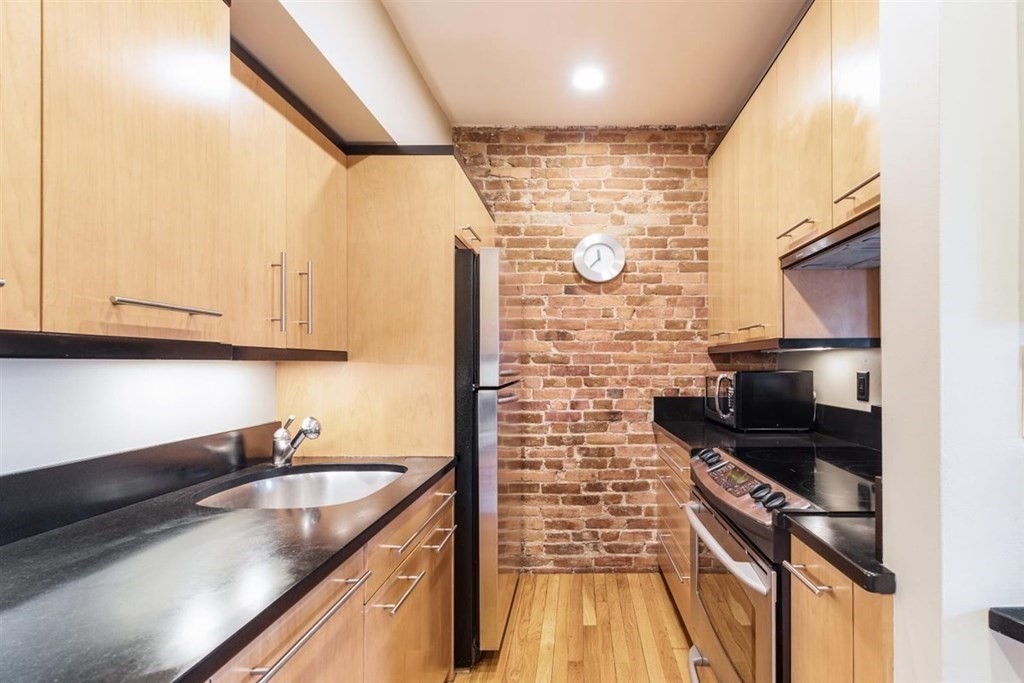 40 Rutland Square, Unit 4 Boston, MA 02118 - Photo 8 of 18 Gallery Image 8