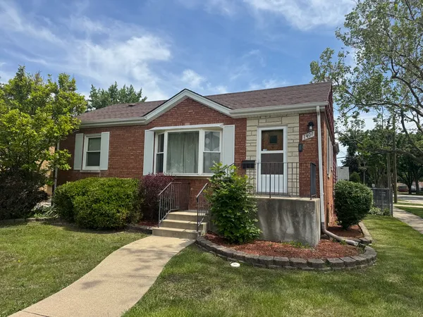 $374,900 | 1401 Beach Avenue, La Grange Park, IL 60526
