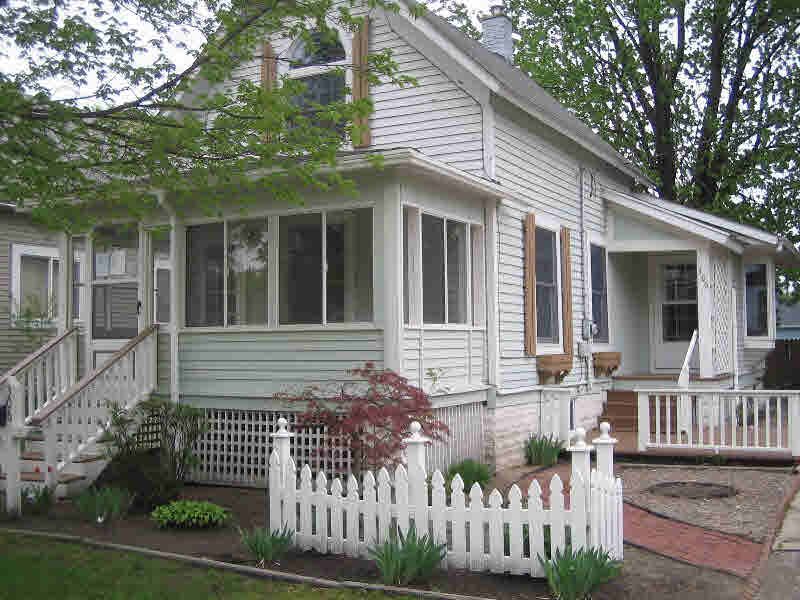 306 Nebobish Street Bay City, MI 48708 - Photo 1 of 14