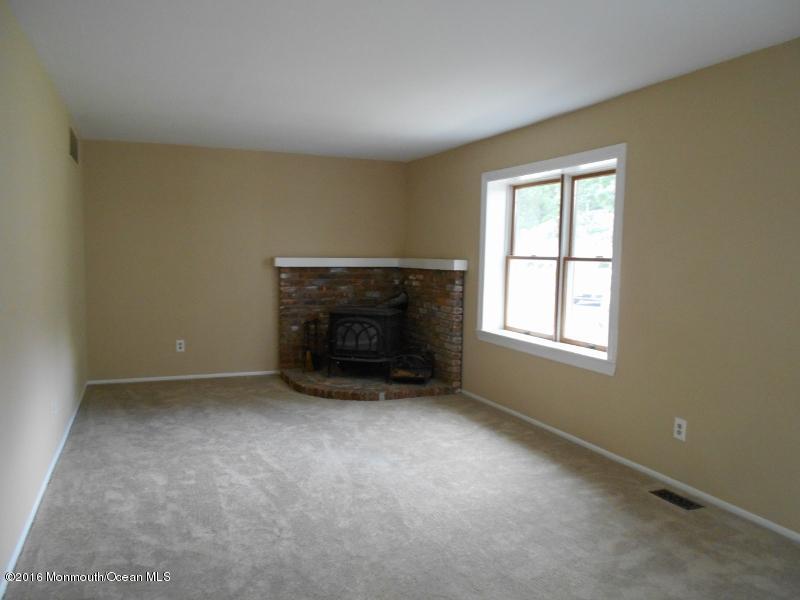 124 Weldon Road Manchester Township, NJ 08759 - Photo 3 of 11 DSCN4919 (800x600)
