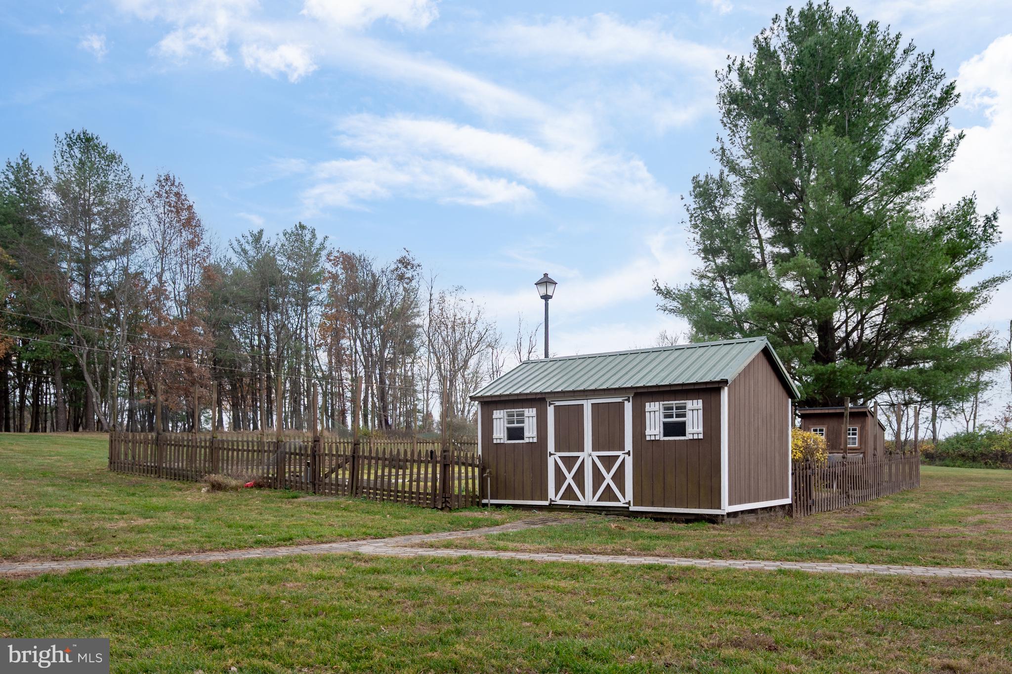 37896 Legard Farm Road Purcellville, VA 20132 - Photo 91 of 117 a front view of a house with garden