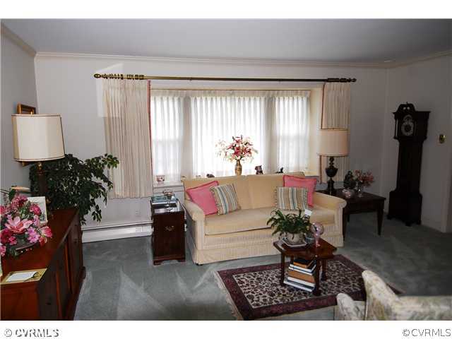 9308 Ridgefield Road Richmond, VA 23229 - Photo 3 of 8 Living Room