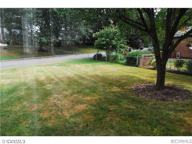 9308 Ridgefield Road Richmond, VA 23229 - Photo 8 of 8 Yard/Garden