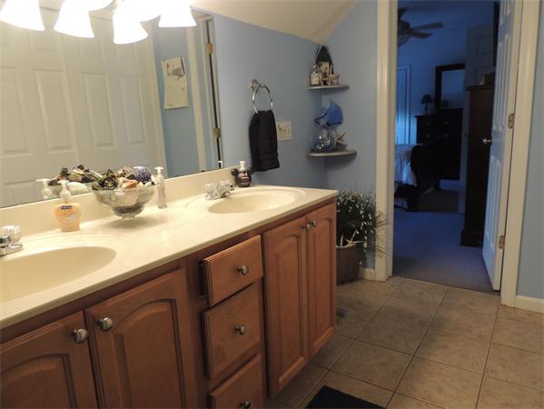 10 Maxwell Court, Unit A Worcester, MA 01607 - Photo 14 of 19 Gallery Image 14