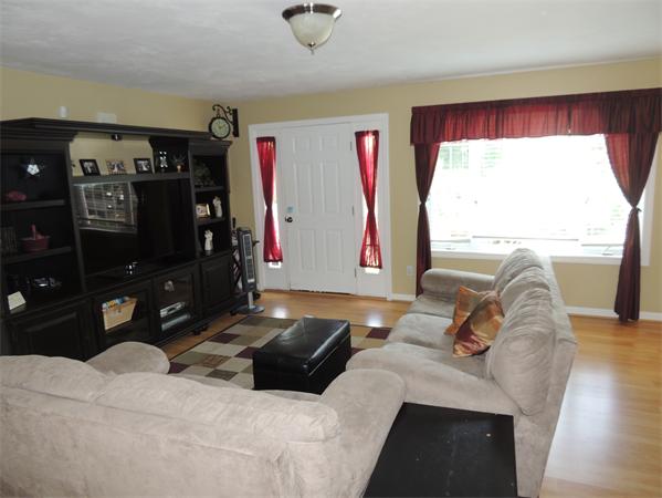 10 Maxwell Court, Unit A Worcester, MA 01607 - Photo 4 of 19 Gallery Image 4