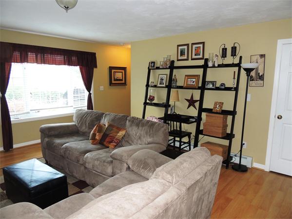 10 Maxwell Court, Unit A Worcester, MA 01607 - Photo 7 of 19 Gallery Image 7