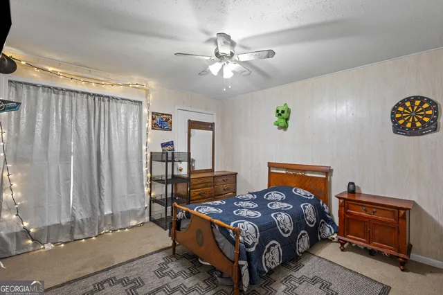 a view of an entryway with a workspace