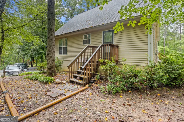 a view of a house with backyard and sitting area