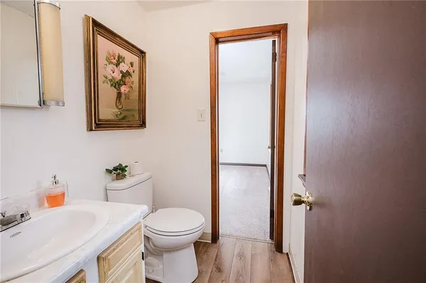 an empty room with windows and ceiling fan