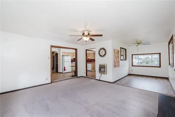 a view of a livingroom with a ceiling fan
