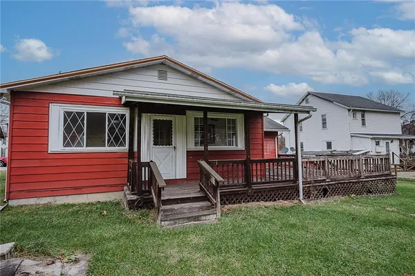 a view of backyard of house