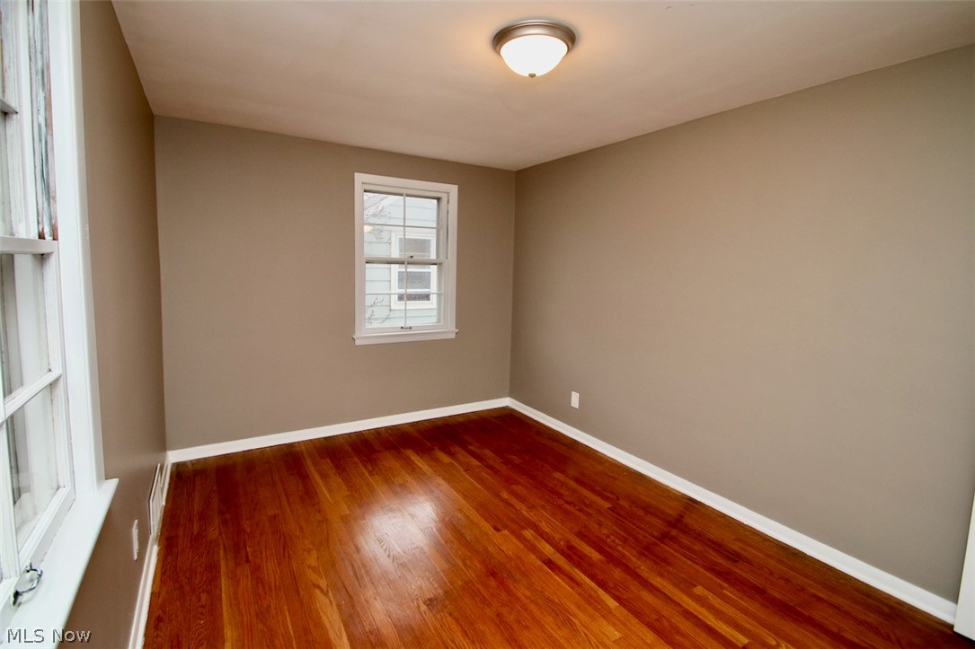 1077 Avondale Road Cleveland, OH 44121 - Photo 21 of 35