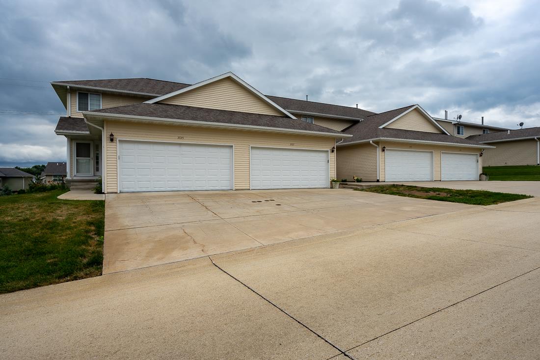 3727 Stoney Point Road Southwest Cedar Rapids, IA 52404 - Photo 2 of 25 Gallery Image 2