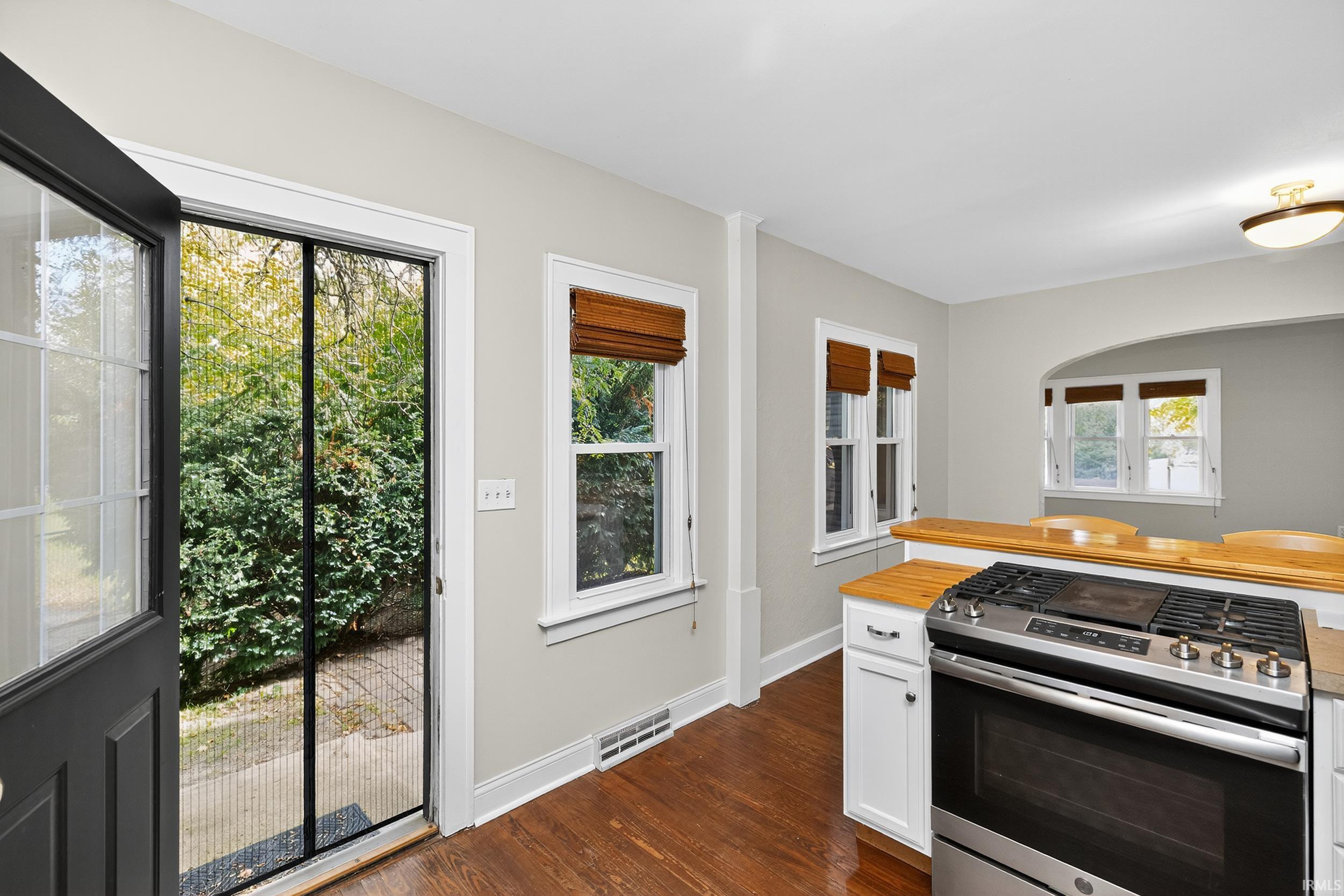 321 West Johnson Road La Porte, IN 46350 - Photo 10 of 28