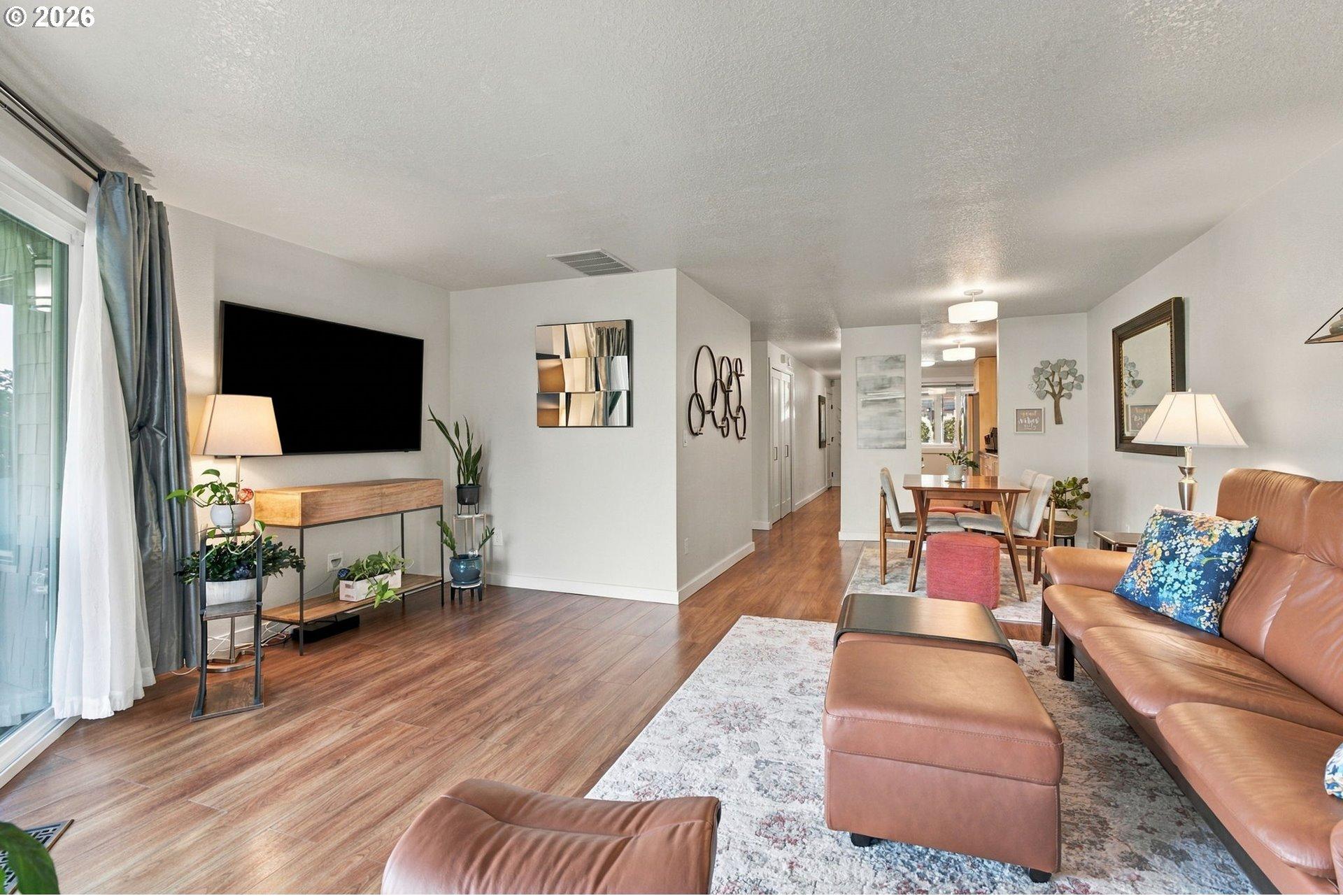 5630 South Riverside Lane, Unit 7 Portland, OR 97239 - Photo 6 of 40 Gallery Image 6