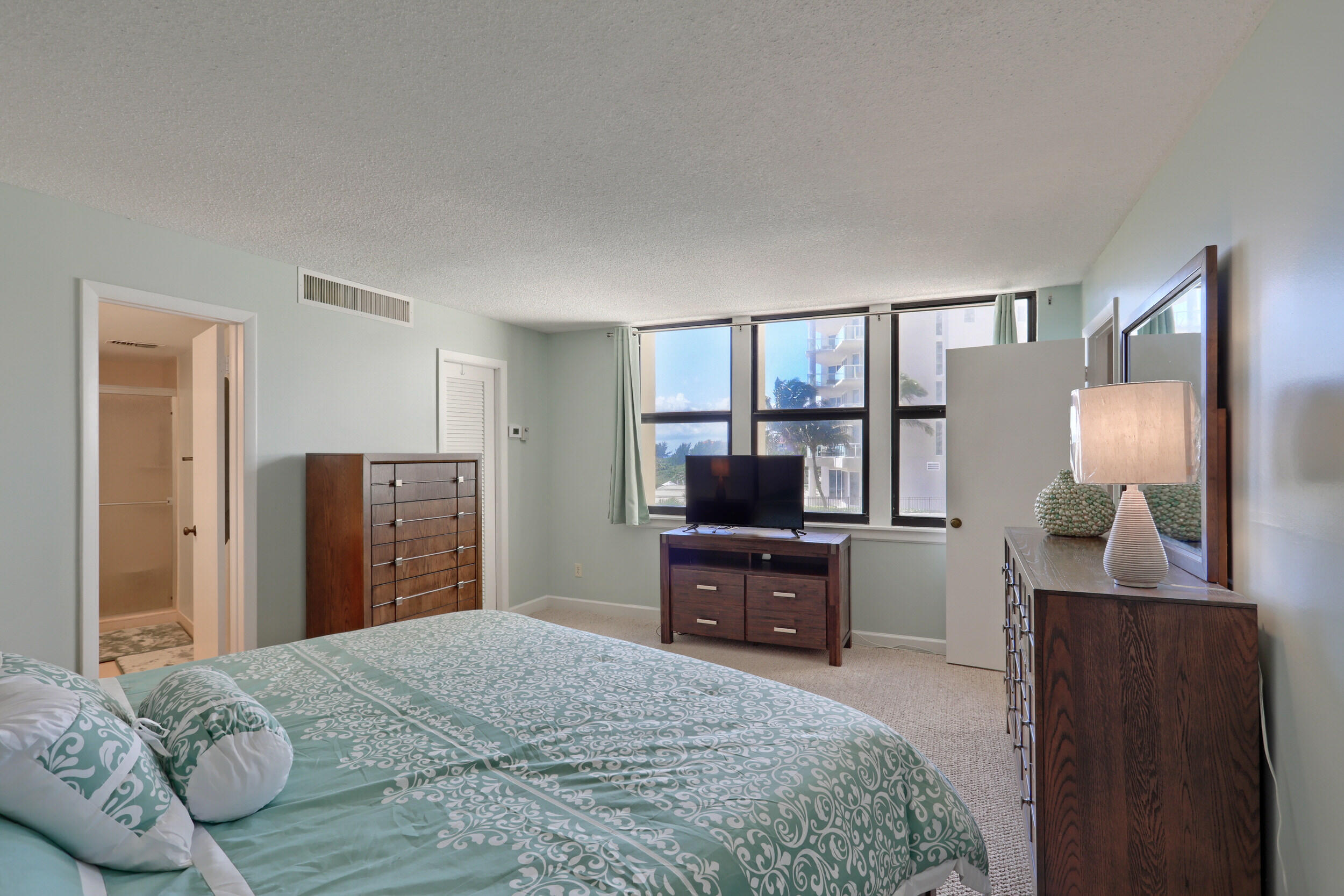 2800 North Ocean Drive, Unit A Riviera Beach, FL 33404 - Photo 18 of 65 26_320a9935-hdr(7)_n 1