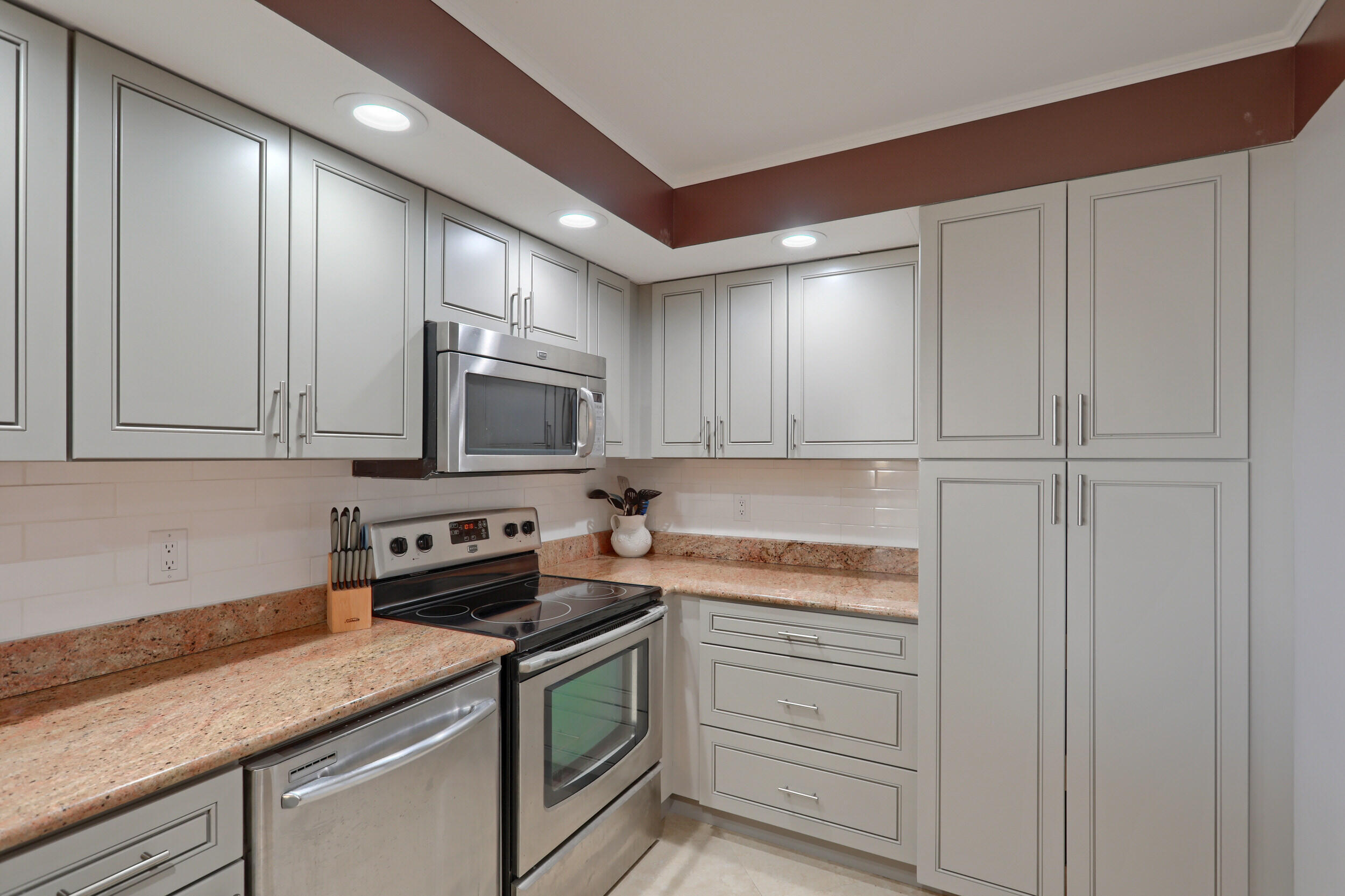 2800 North Ocean Drive, Unit A Riviera Beach, FL 33404 - Photo 63 of 65 06_320a9732-hdr(7)_n 1