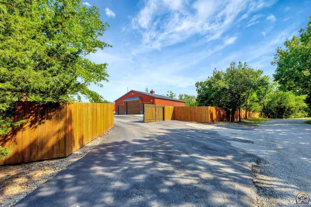 $1,650,000 | 23438 Southwest Pilot Point Road, Douglass, KS 67039