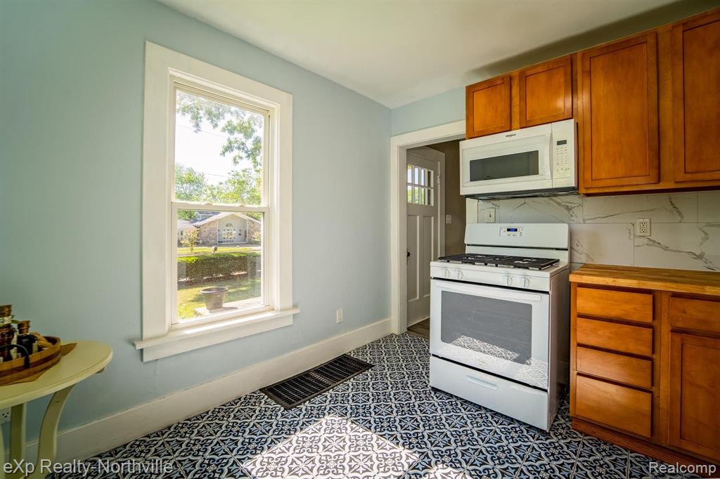 2709 Platt Road Ann Arbor, MI 48104 - Photo 6 of 28