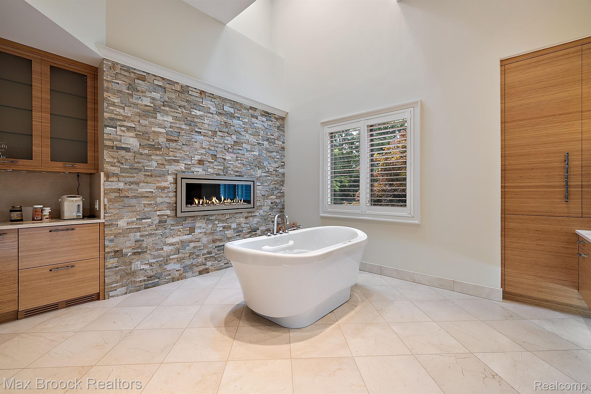 6530 Commerce Road West Bloomfield, MI 48324 - Photo 27 of 41 Gallery Image 27