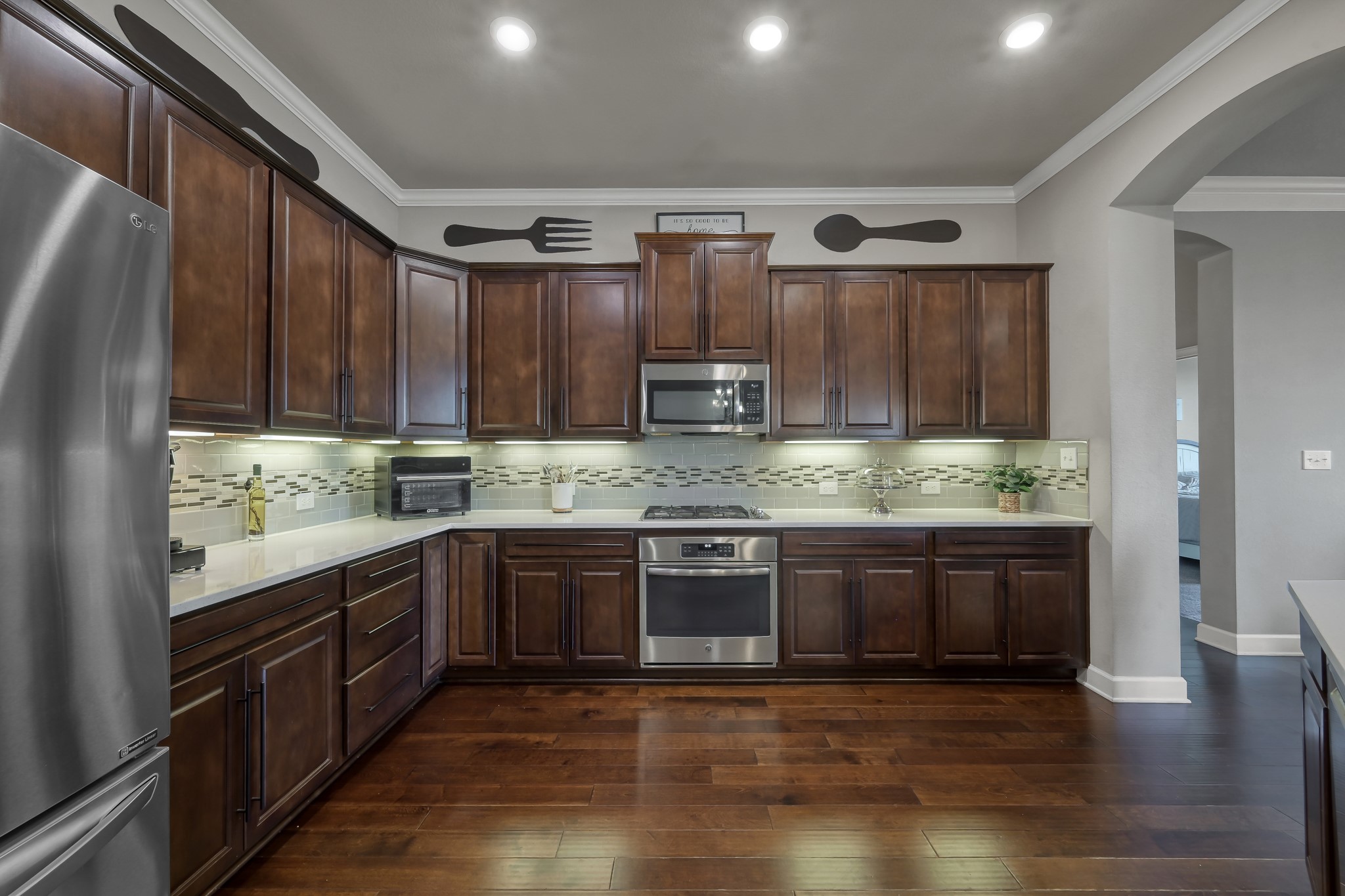121 Dudley Road Montgomery, TX 77356 - Photo 6 of 36 Storage galore in these cabinets and walk in pantry