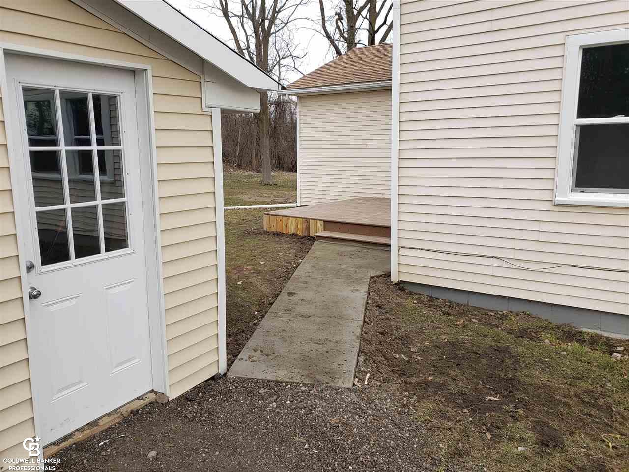 11504 Wilkes Road Yale, MI 48097 - Photo 19 of 22 Garage to House