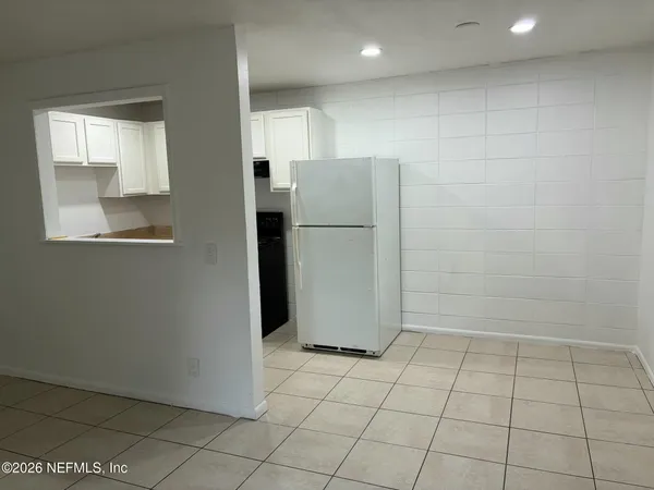 $895 | 1040 Bert Road, Unit 5, Jacksonville, FL 32211