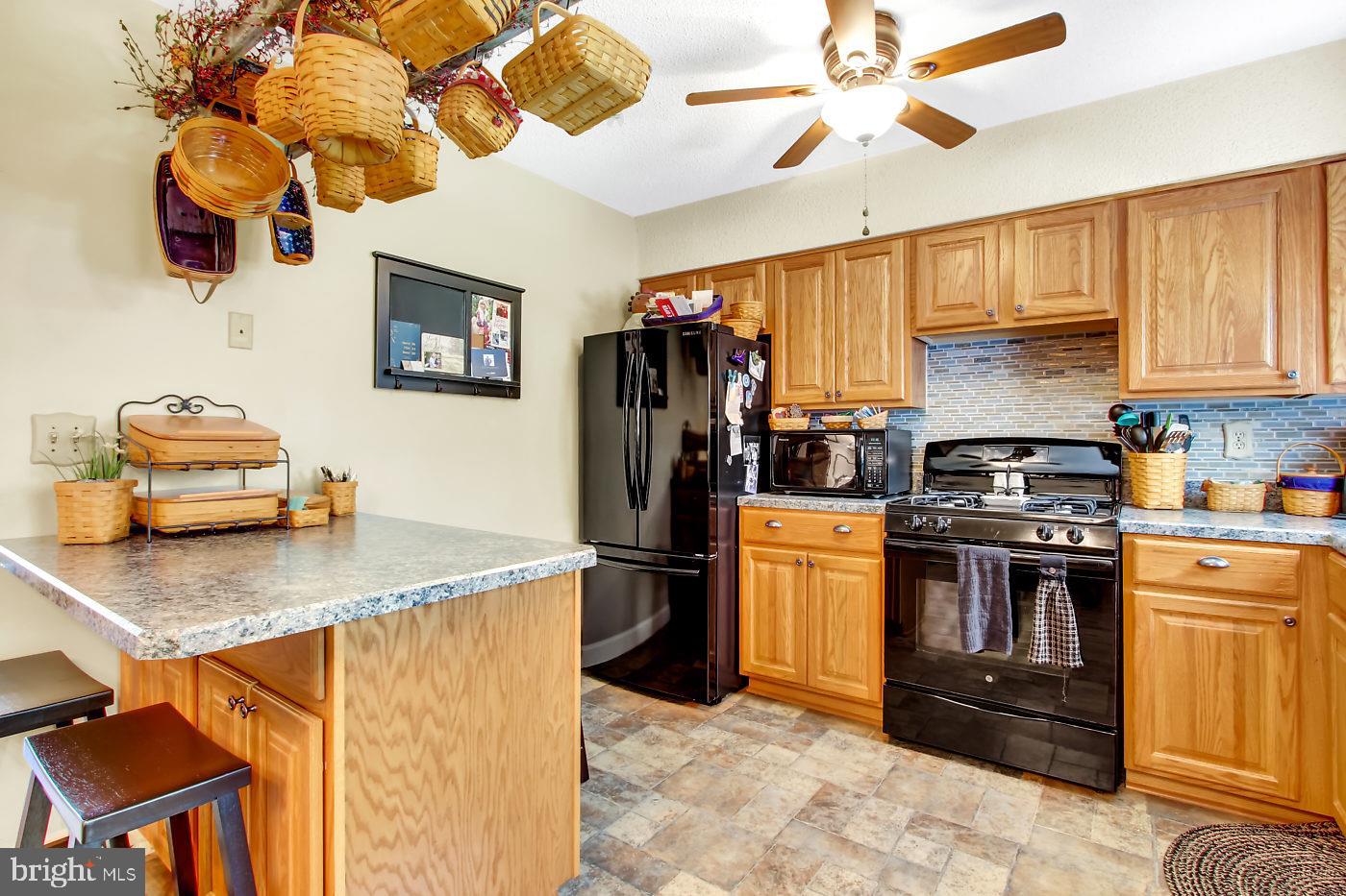 3654 Harrowgate Road York, PA 17402 - Photo 8 of 25 Gallery Image 8