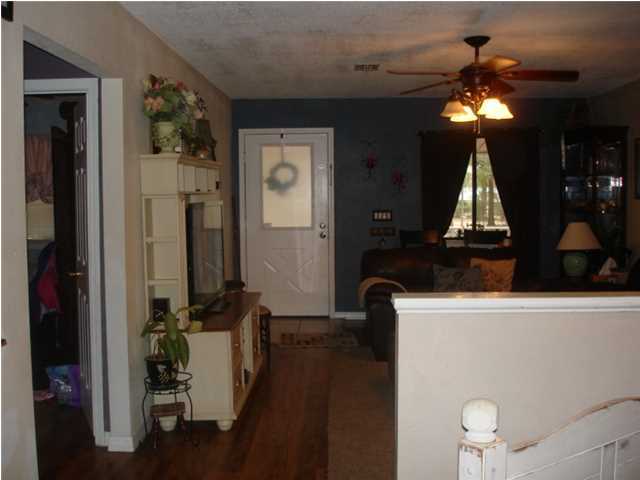 1237 East Chestnut Avenue Crestview, FL 32539 - Photo 14 of 17 Living room