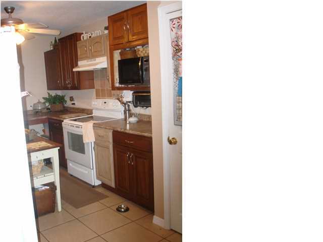 1237 East Chestnut Avenue Crestview, FL 32539 - Photo 2 of 17 Kitchen