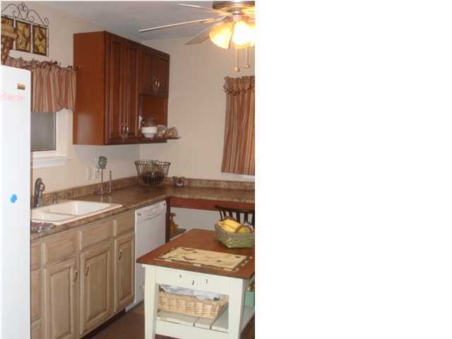 1237 East Chestnut Avenue Crestview, FL 32539 - Photo 3 of 17 Kitchen