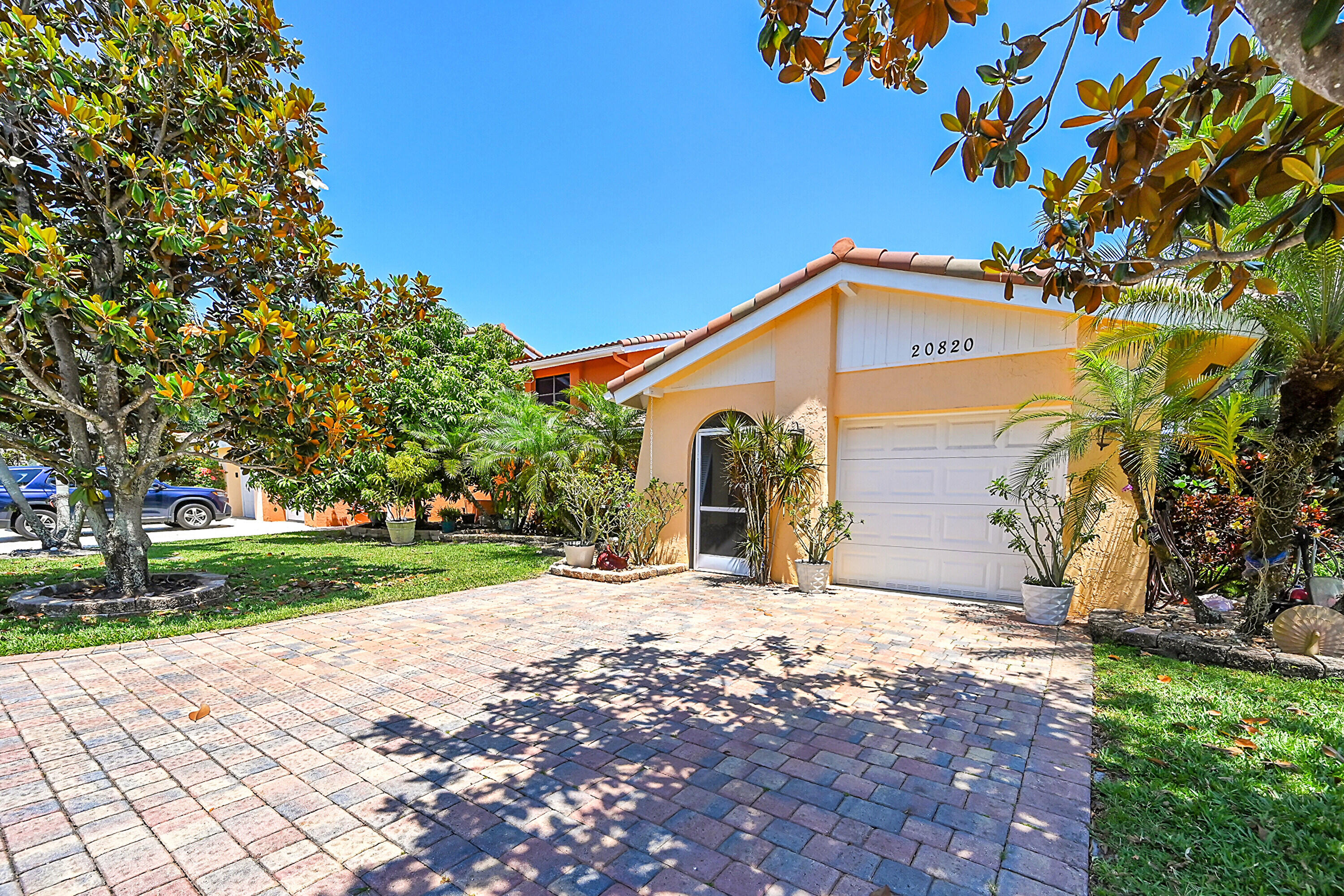 20820 Vía Madeira Boca Raton, FL 33433 - Photo 2 of 34 02_50781- (2)