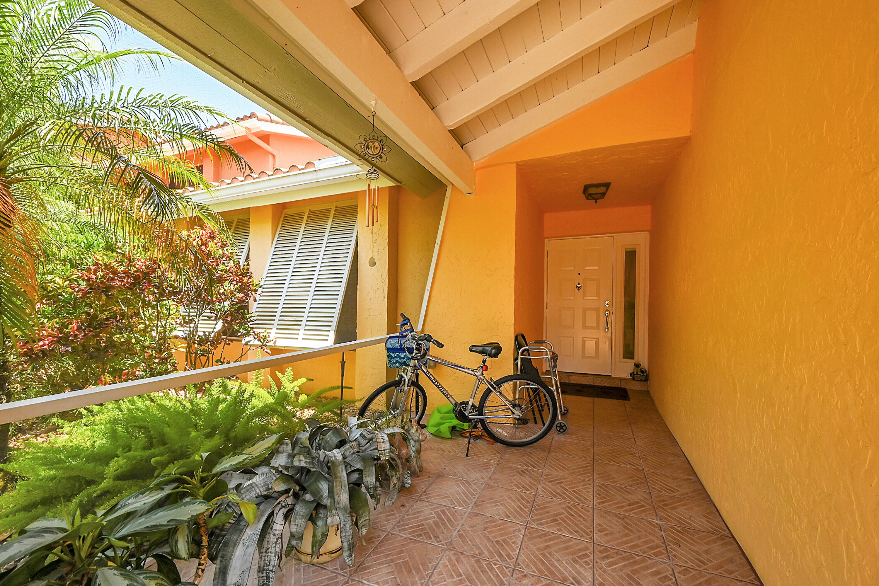 20820 Vía Madeira Boca Raton, FL 33433 - Photo 3 of 34 04_50781- (35)