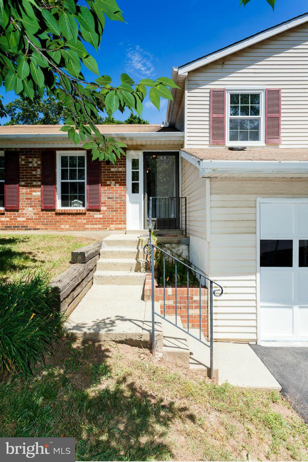 8927 Rolling Road Manassas, VA 20110 - Photo 2 of 17 Exterior (Front)