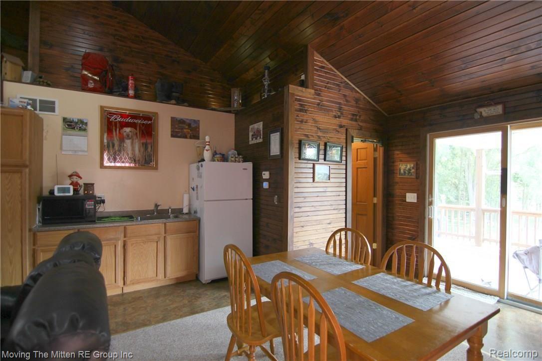 43221 Fret Road Belleville, MI 48111 - Photo 6 of 34 jFret Rd Great Room 3.jpg